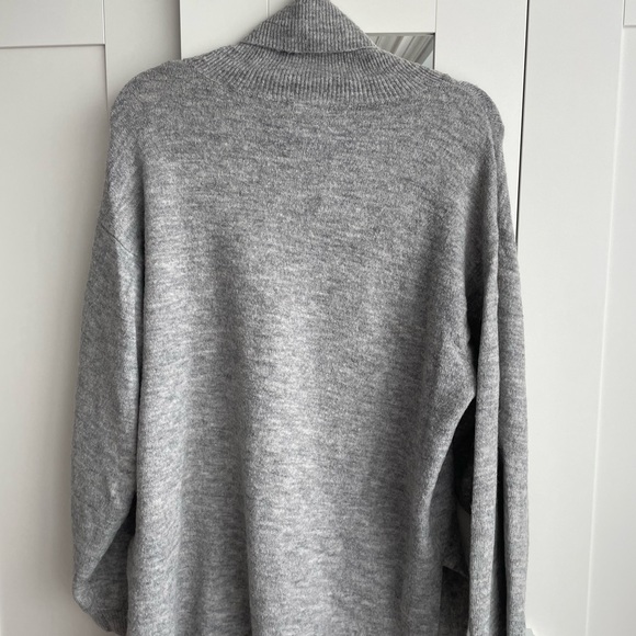 Cozy Gray Turtleneck Sweater - Picture 3 of 5